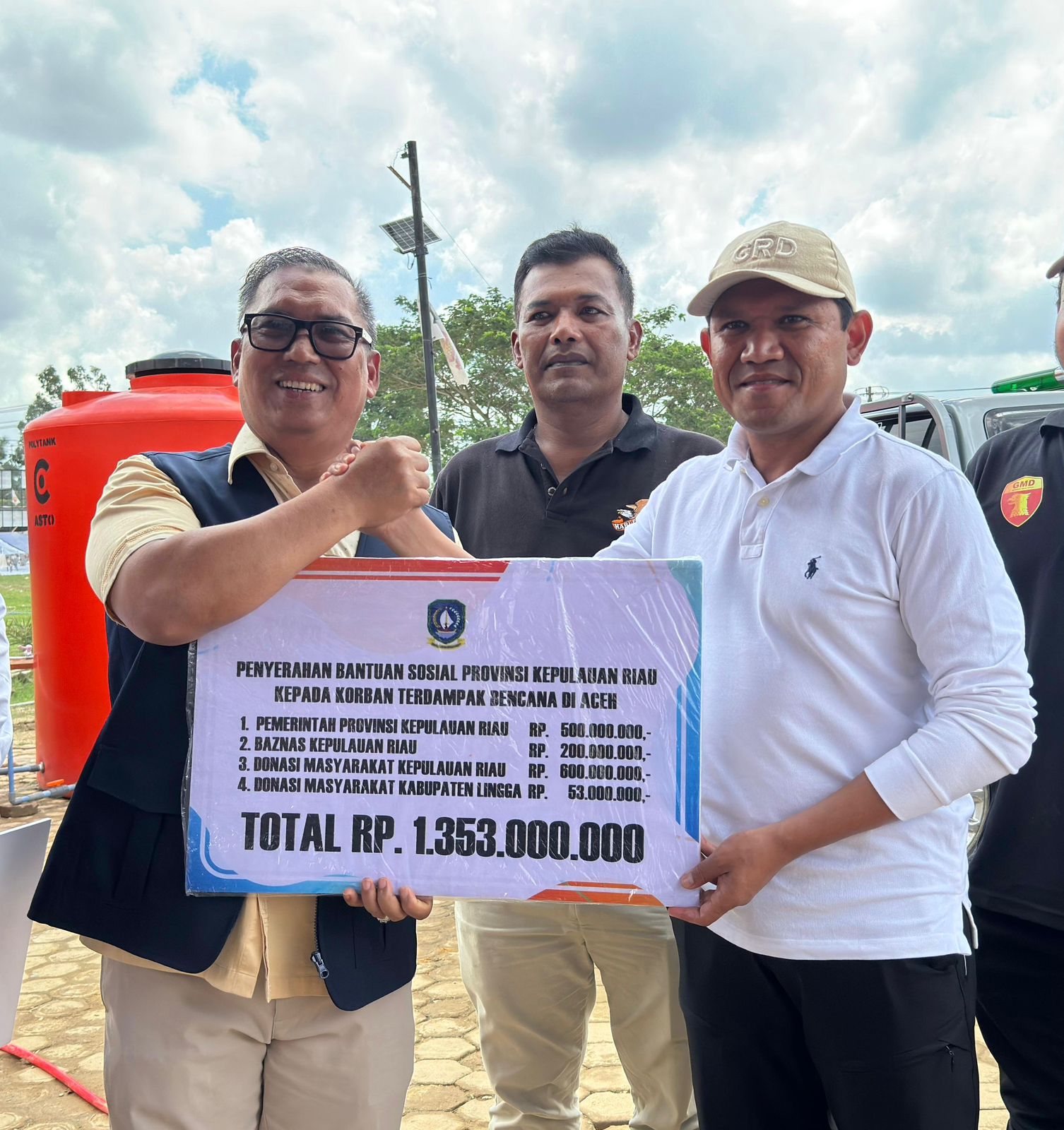 Bantuan Kepri untuk Korban Bencana Aceh Diserahkan